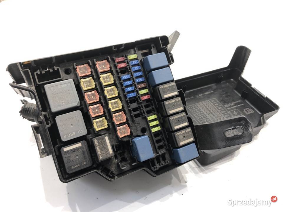 SKRZYNKA BEZPIECZNIKÓW FORD TRANSIT COURIER