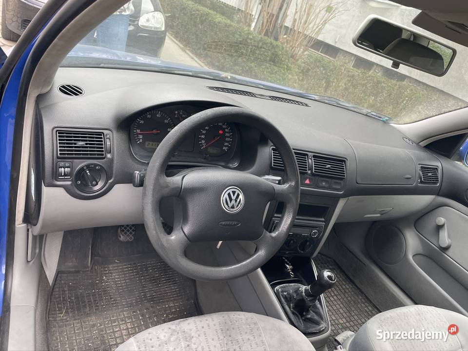 Golf 4 2001r 16 benzyna 176 przebiegu Wrocław sprzedam
