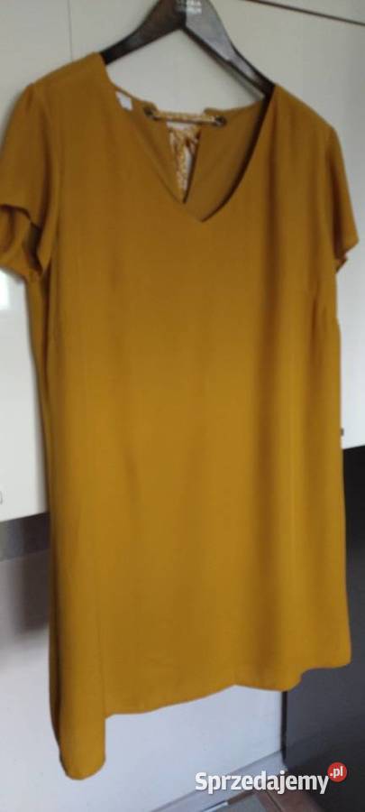 Sukienka w kolorze musztardowym Rozmiar 44(XXL)