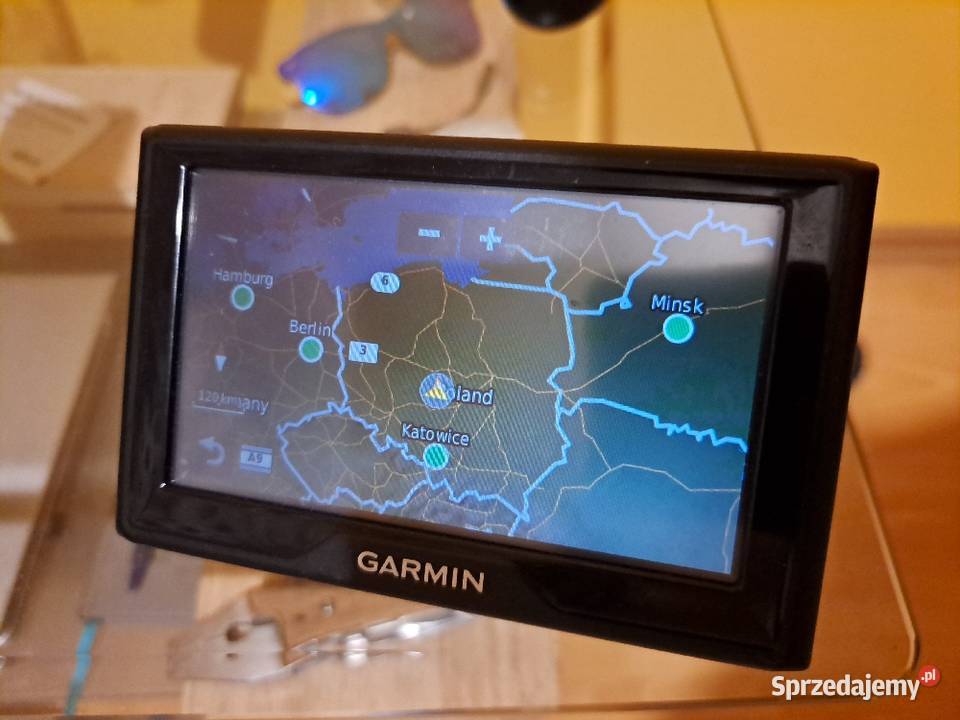 2013 Garmin GPS Model 145-01615-10 w/car charger