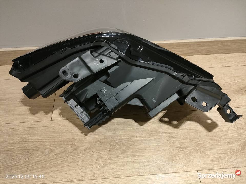 Reflektor lewy lewa lampa Mazda 3 BP 2019 full osobowe sprzedam