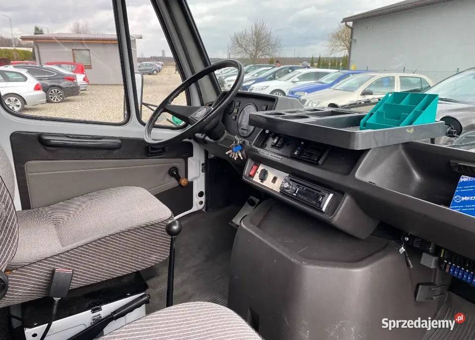 Kamper MercedesBenz 310D KACZKA 1989 29l 403 95 Rok produkcji 1989 Gliwice