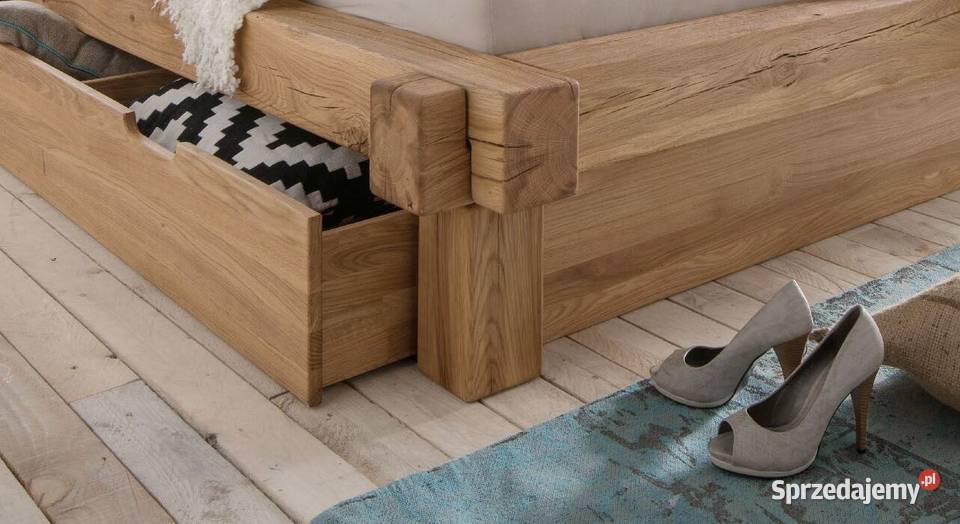 Rustykalne masywne łóżko dębowe z szufladami
