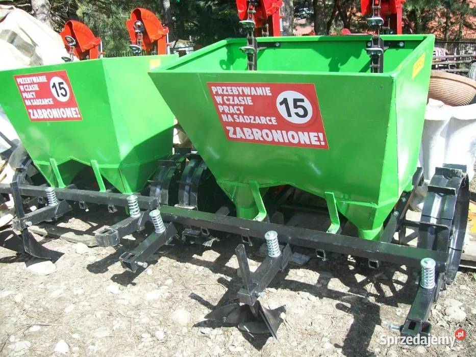 Rozsiewacz nawozów lejek strumyk 200l 300l 400 l nieuszkodzony