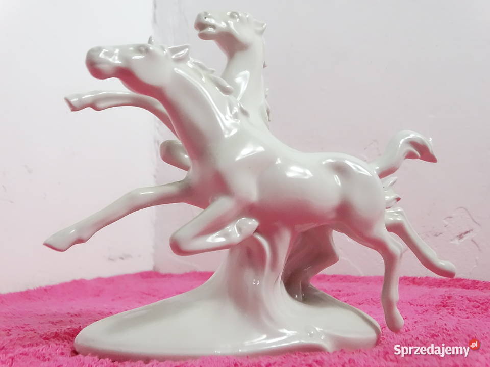 Porcelanowa figurka Galopujące Konie Sitzendorf Figurki i rzeźby Biłgoraj