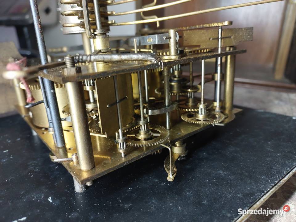 104 Stary zegar ścienny kwadransowy sprawny