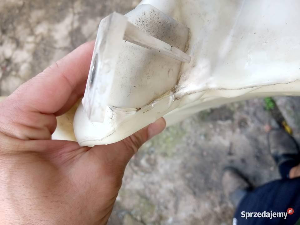 Sprzedam zbiornik spryskiwaczy do Audi A4 silnik Radom
