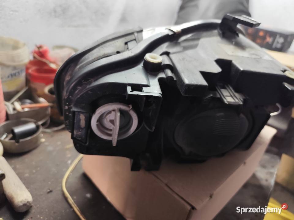 Lampy przednie a4 b7 osobowe łódzkie sprzedam