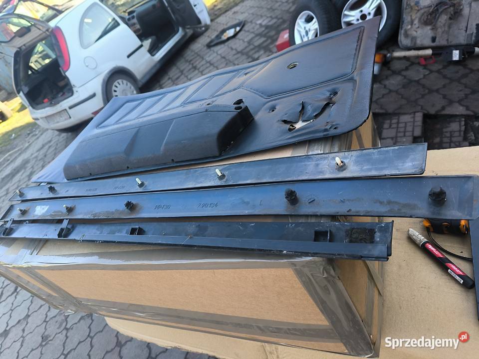 Polonez Truck boczek tapicerka drzwi kierowca Rok produkcji 1994 Tapicerki samochodowe sprzedam