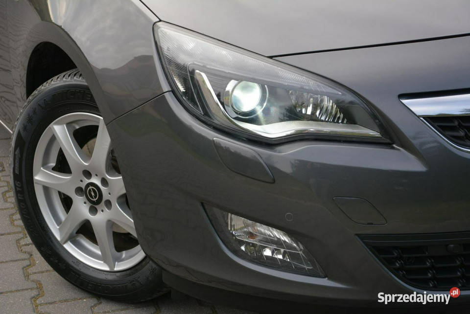 Opel Astra Cosmo Sport Xenon Ledy Navi MMI Samochody osobowe Ostrów Mazowiecka sprzedam