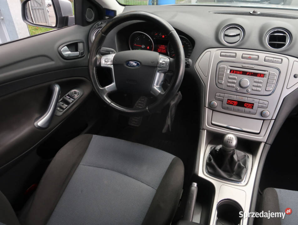 Ford Mondeo 18 TDCi srebrny