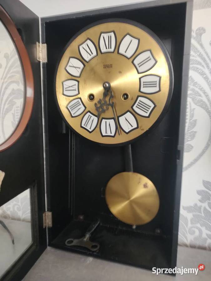 Stary zegar PRL