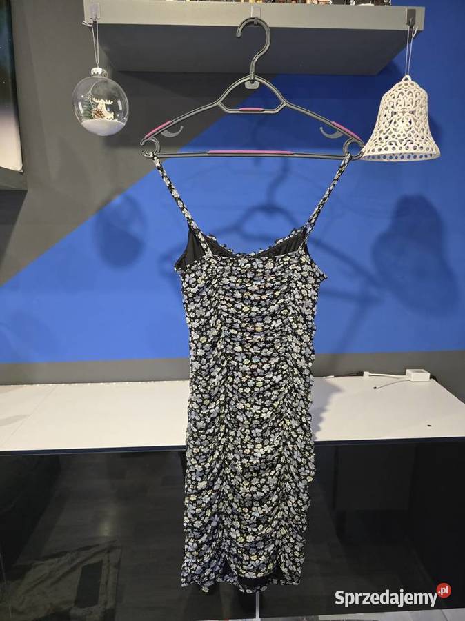 Sukienka HM podkreślająca sylwetkę UNI SM Bytom sprzedam