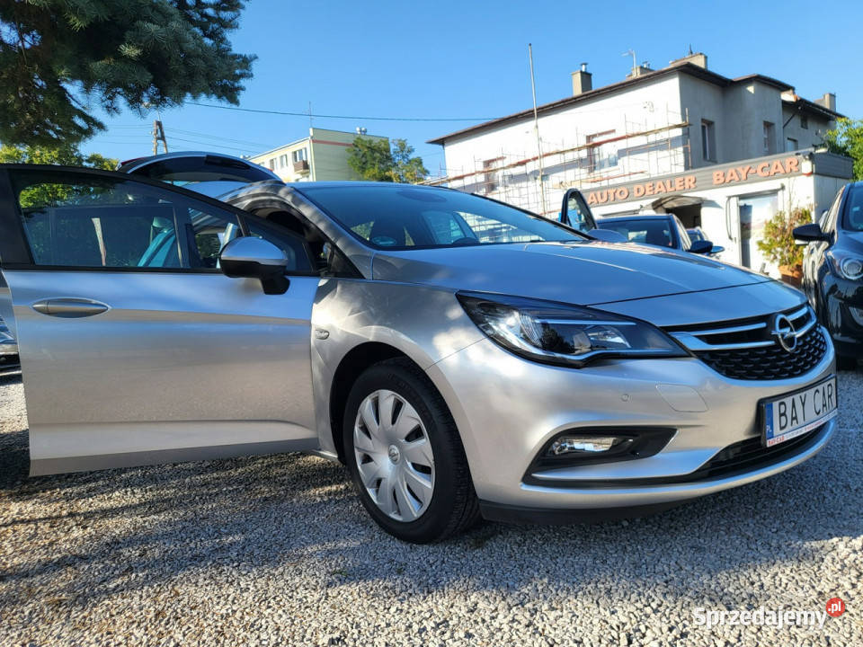 Opel Astra Sports Tourer 14 Turbo 100 Przebieg centralny zamek Motoryzacja