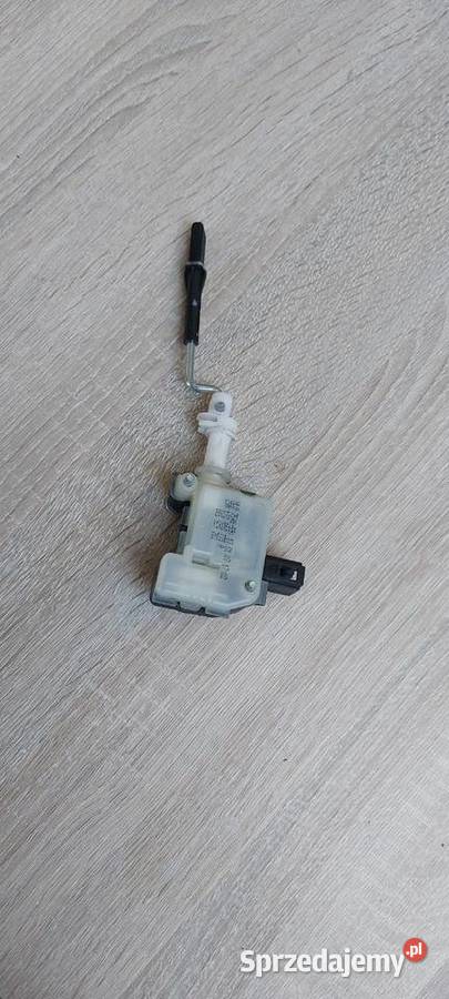 Zamek siłownik klapki paliwa VW TOURAN 1T0810773 osobowe sprzedam