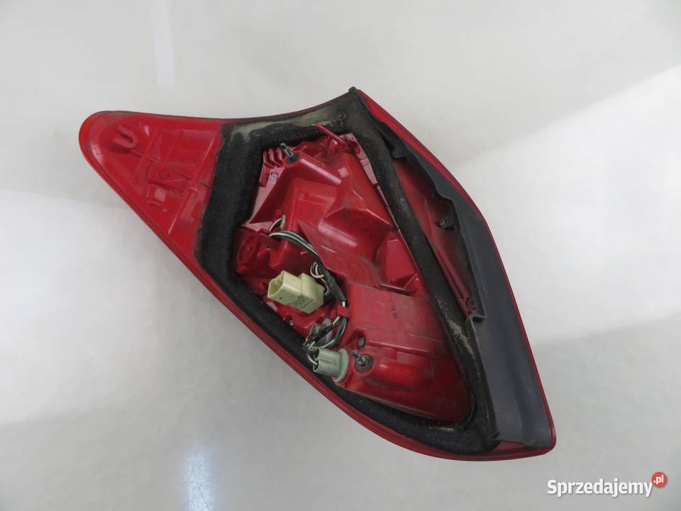 LAMPA PRAWA TYLNA TOYOTA RAV 4 III osobowe