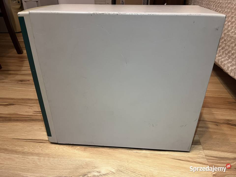 Zabytkowy komputer PC AT AMD K6 Brzana
