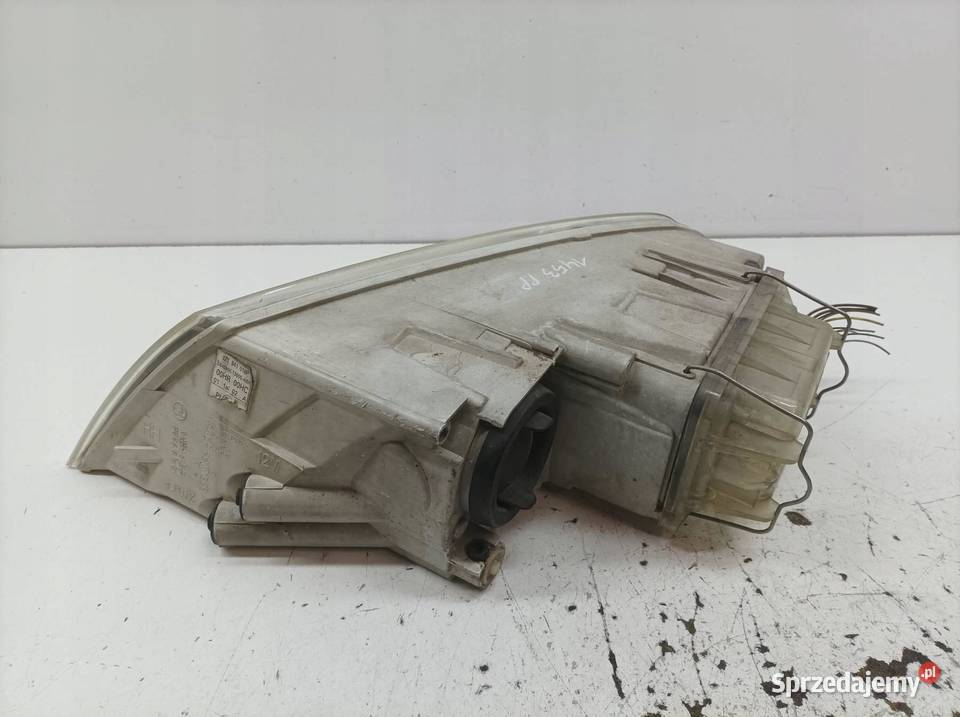 LAMPA PRZÓD PRAWA EU PRZED LIFT Skoda Octavia II Lampy przednie