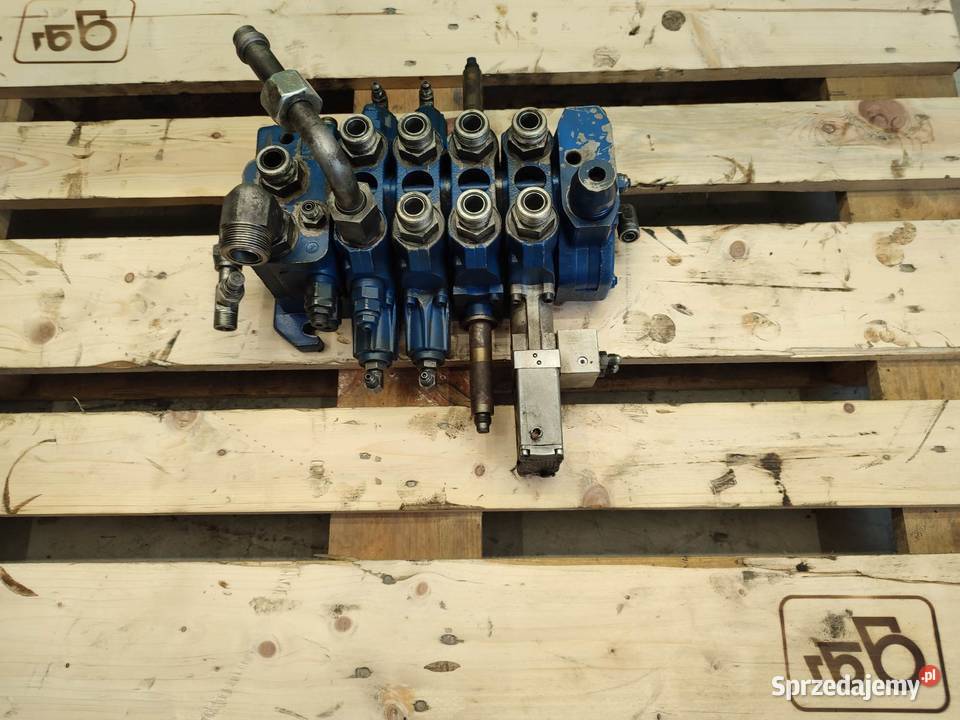 Rozdzielacz hydrauliczny Holland LM 5090 ASX01 wielkopolskie Wilkowo