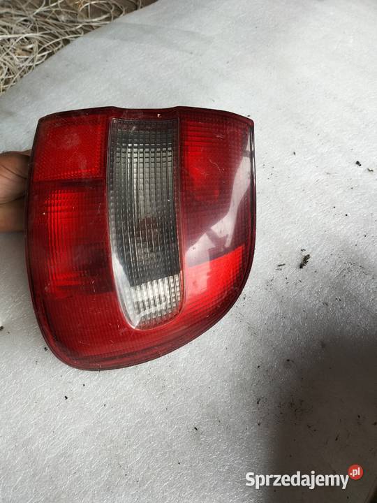 VOLVO V 40 V40 LAMPA TYŁ TYLNA PRAWA Prawe Kamień-Kolonia
