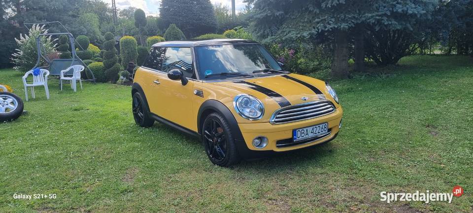 Piękne Mini Cooper dużym serwisie nieuszkodzony