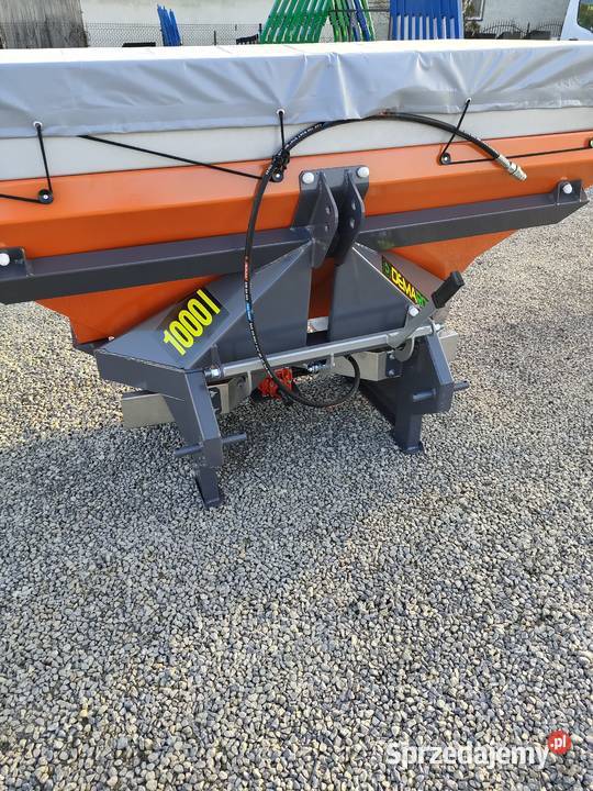 Dwutarczowy rozsiewacz do nawozu Czasław