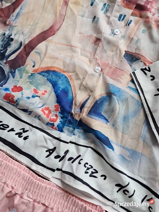 nowa cienka piżamka rozmiar na niej to XL ale to Inna marka Sandomierz