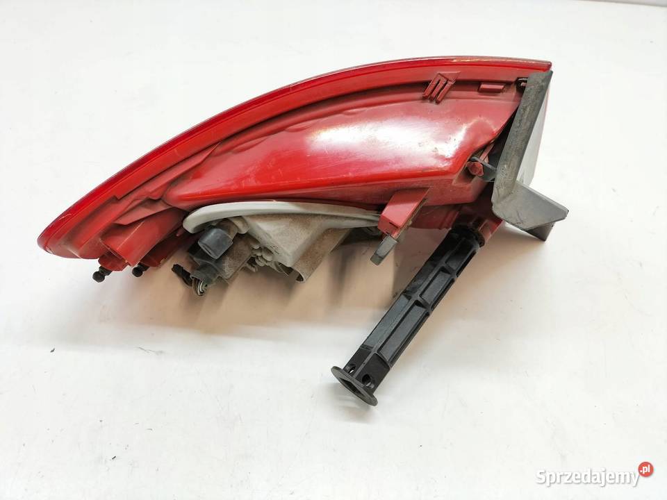 LAMPA TYŁ PRAWA KOMBI AVANT 8K9945096B Audi A4