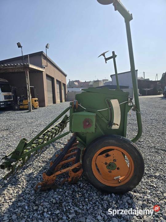 Siewnik zbożowy Amazone D8250m