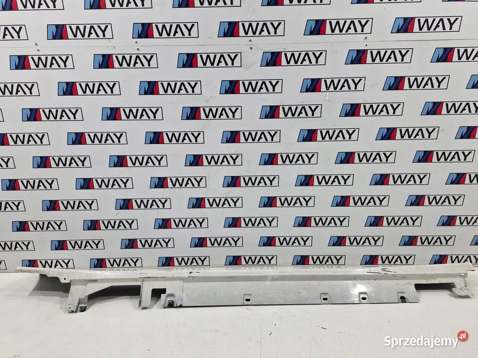 BMW 1 F40 LISTWA PROGOWA PRAWA PRÓG PRAWY KOLOR osobowe