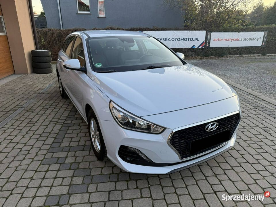 Hyundai i30 14 100 Klima Navi Kamera Koła wspomaganie kierownicy Orzech