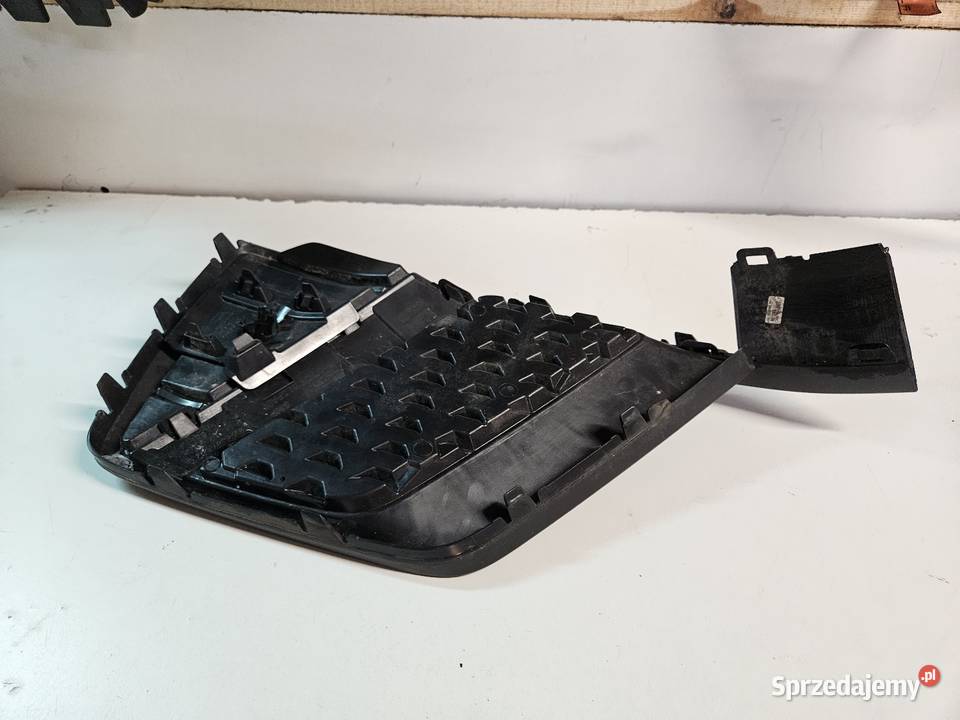 AUDI A1 II 82A SLINE KRATKA PRAWA ZDERZAKA PRZÓD Atrapy sprzedam