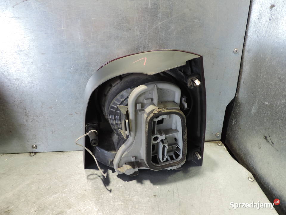 LAMPA LEWA TYLNA LEWY TYŁ VW POLO 9N LIFT osobowe Lampy tylne Oświetlenie Nowy Sącz
