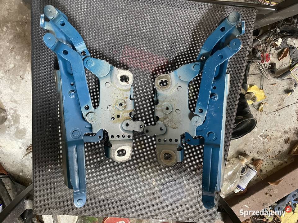 Zawias pokrywy silnika lewy BMW 41617286343