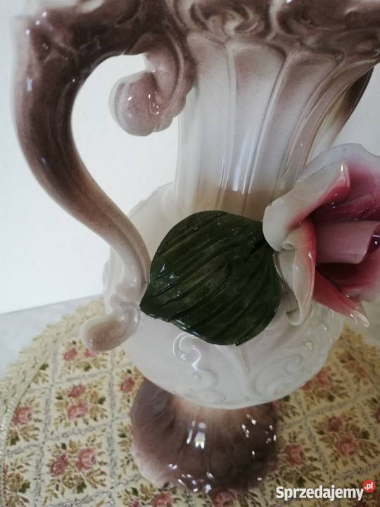 Okazały wazon z różą porcelana Capodimonte Gorlice