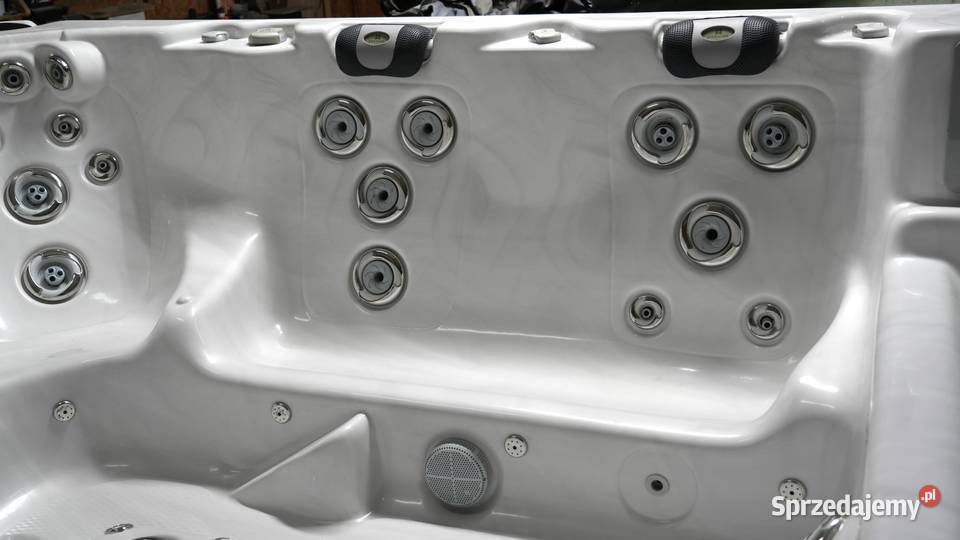 Używana wanna z hydromasażem jacuzzi duża Olchowa