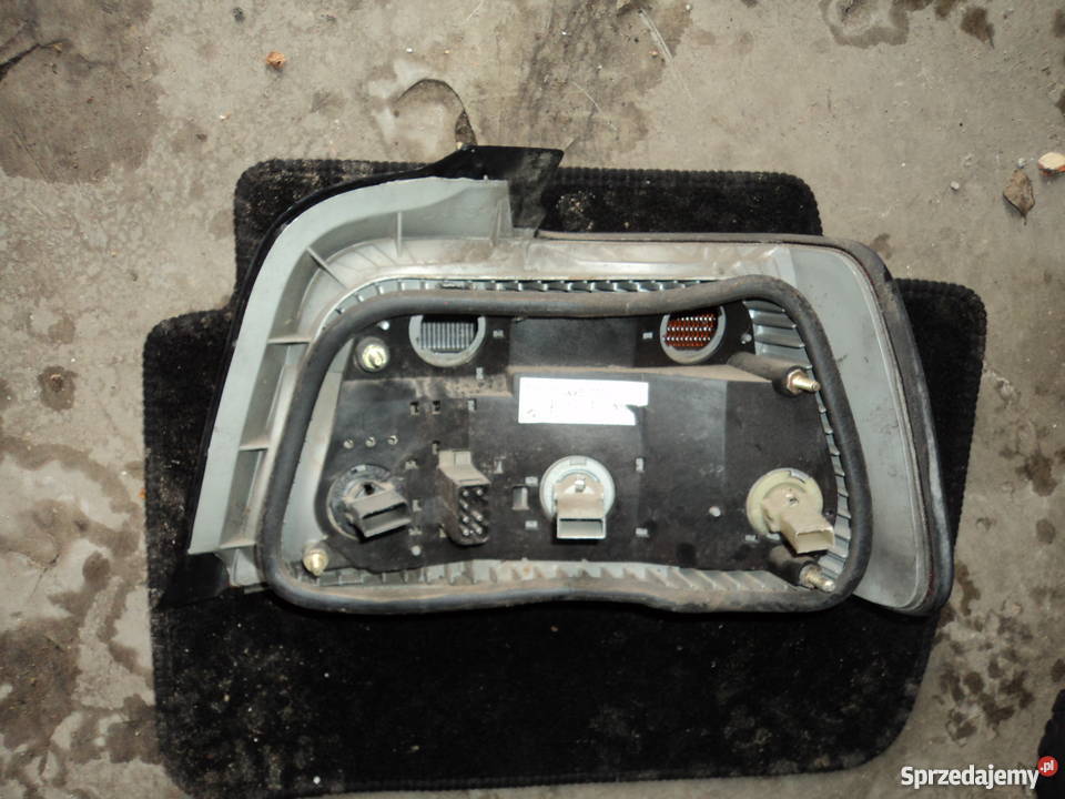 lampa tylna lewa bmw e36 sedan