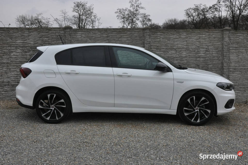 Fiat Tipo 14 95 hatchback Black Edition LED gniazdo AUX Motoryzacja