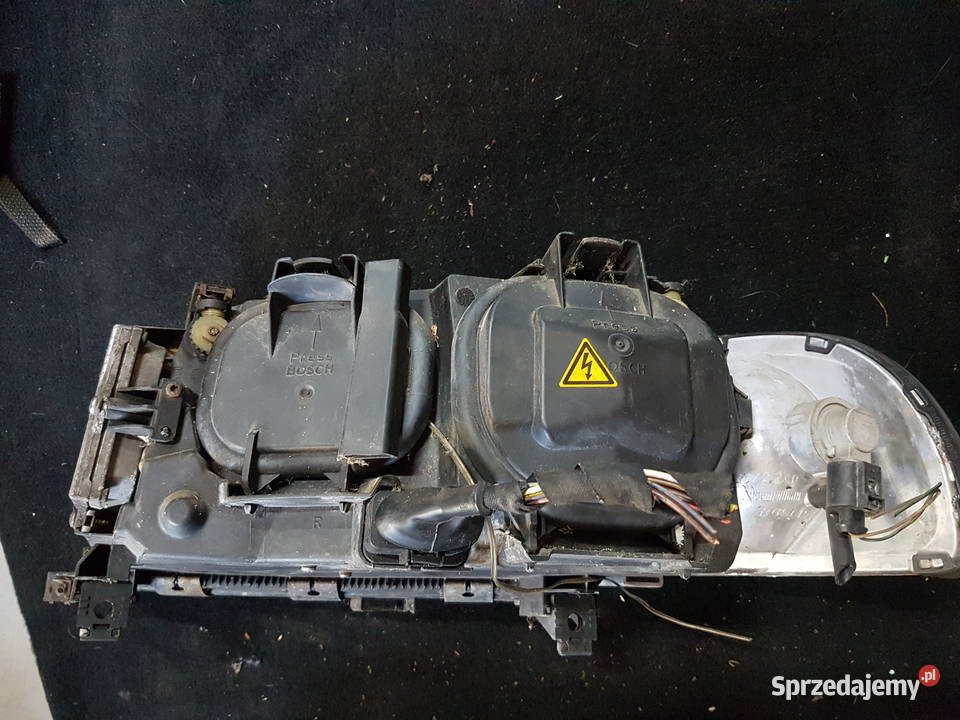 AUDI A8 D2 LIFT XENON PRAWY BI XENON REFLEKTOR Turek sprzedam
