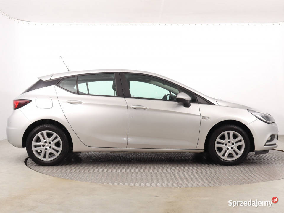 Opel Astra 14 T światła do jazdy dziennej Astra Katowice