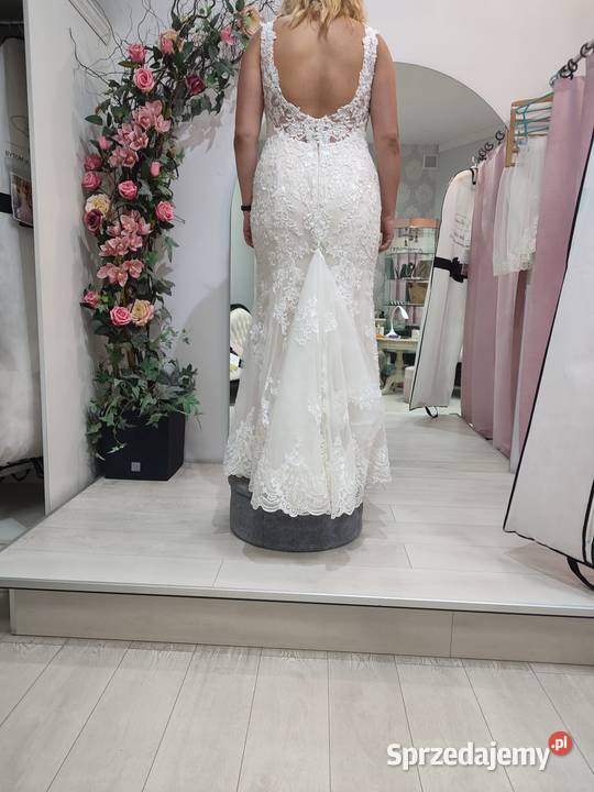 Suknia ślubna nowa Demetrios Cosmobella model