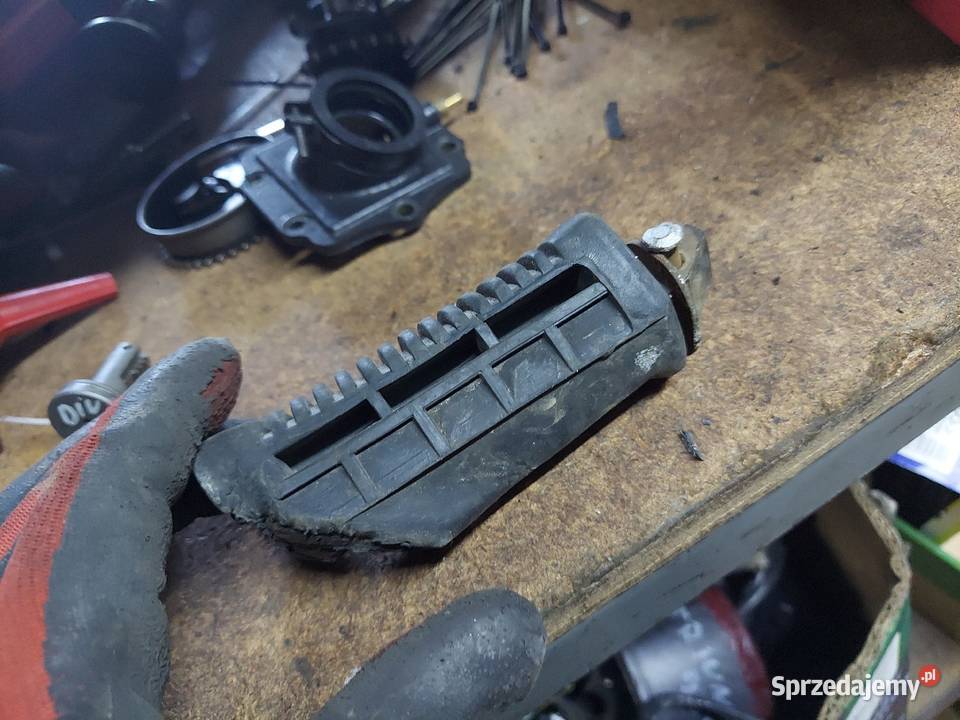 Suzuki GS 500 podnóżek prawy przód przedni
