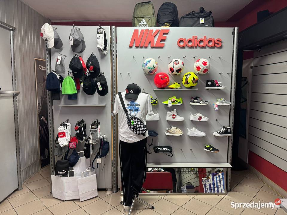 Sprzedam wyposażenie sklepu obuwniczoodzieżowego Janów Lubelski