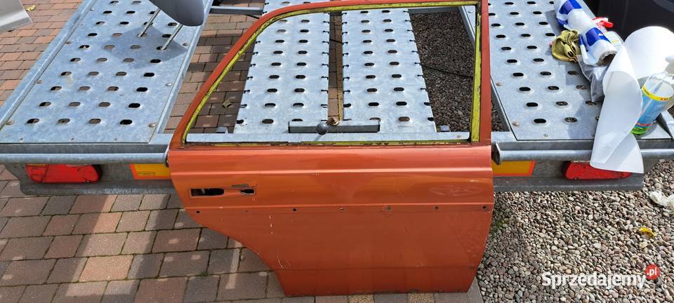 Drzwi prawy tył Mercedes W123 sedan osobowe Luzino