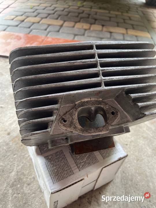 Cylinder głowica 250ddr Nisko sprzedam