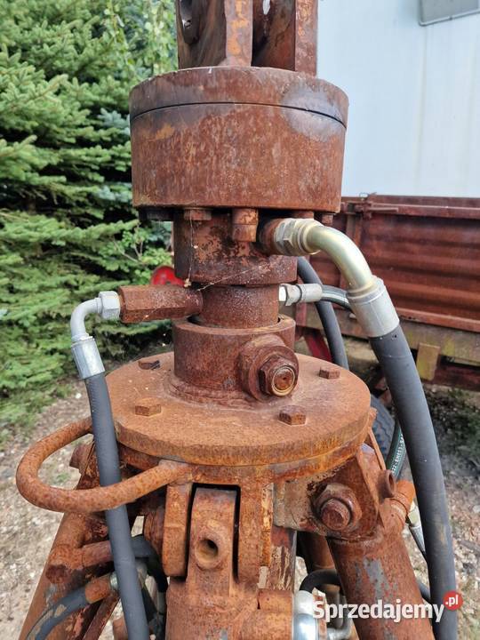 Chwytak obrotowy do złomu