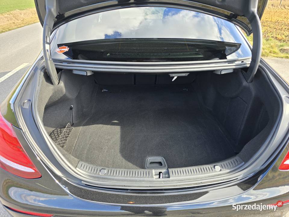 Mercedes e220d kamery 360 Asystent pasa Asystent nieuszkodzony Klasa E