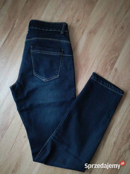 Damskie spodnie z ciemnego denimu w idealnym