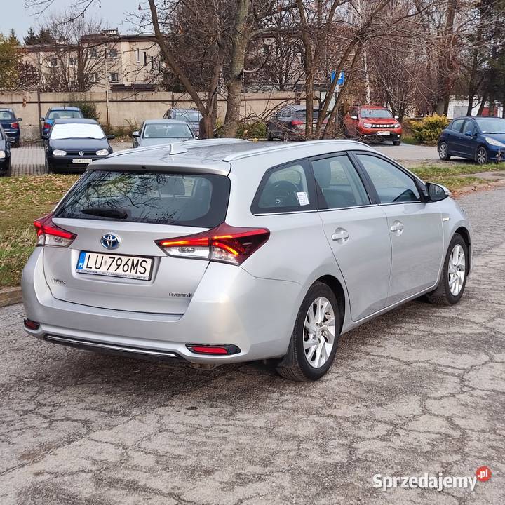 Toyota Auris hybryda gaz 2018r faktura VAT 23 sprzedam
