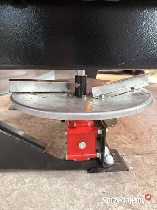 Dwutalerzowy rozsiewacz nawozu Biała Rawska